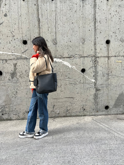 Brev Charmlı Omuz Çantası - Siyah