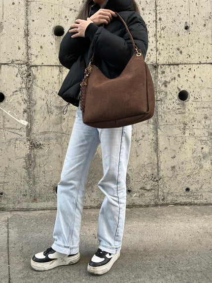 Leora Charmlı Süet Omuz Çantası - Kahverengi