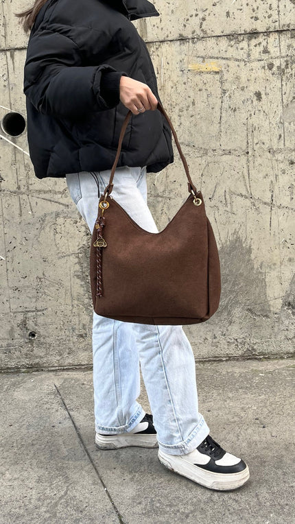 Leora Charmlı Süet Omuz Çantası - Kahverengi